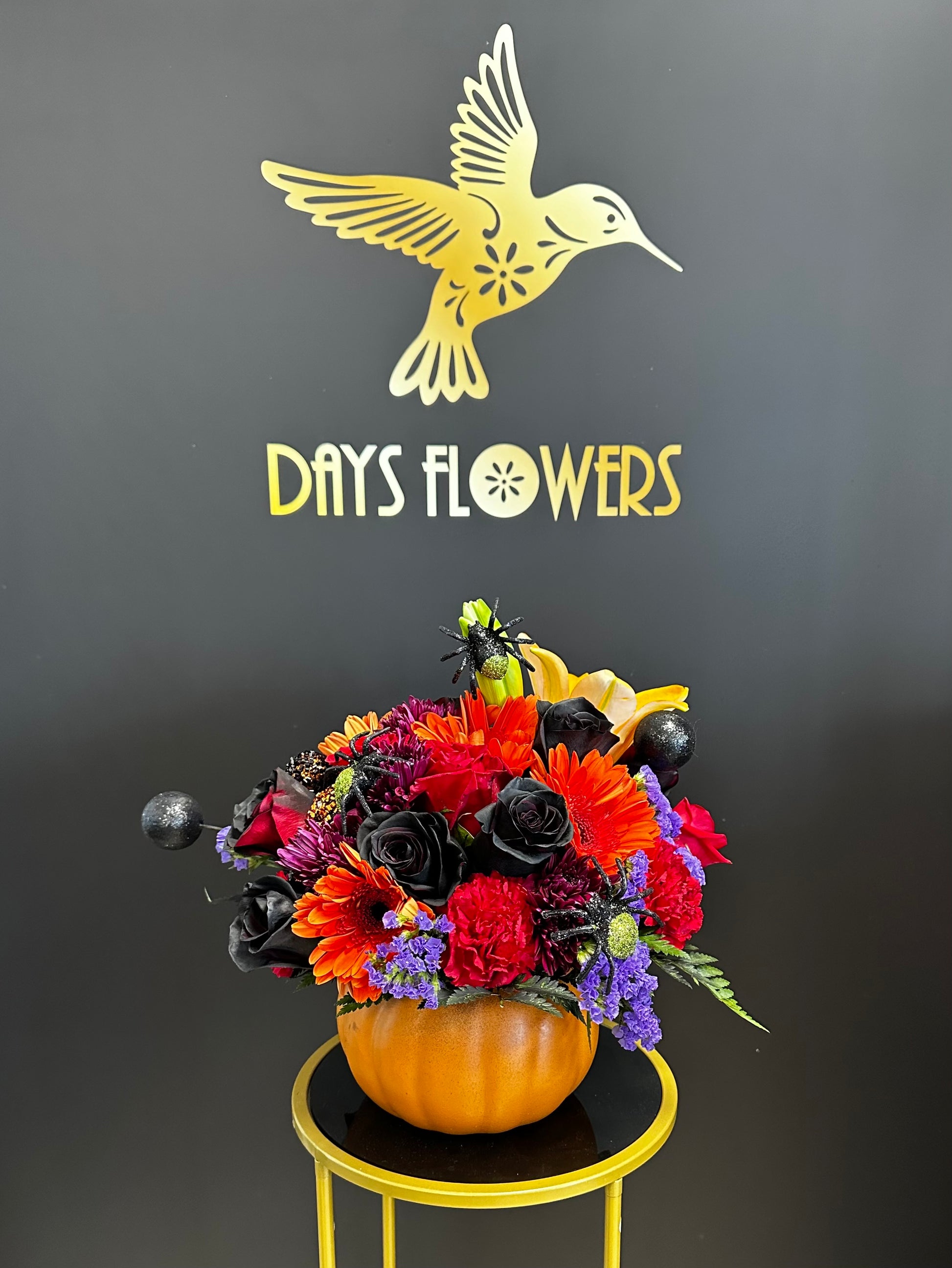 Days Flowers Florida: Stunning Halloween Glow arrangement. Captures the essence of the spooky season. Magical gift delivery in Port St. Lucie.
